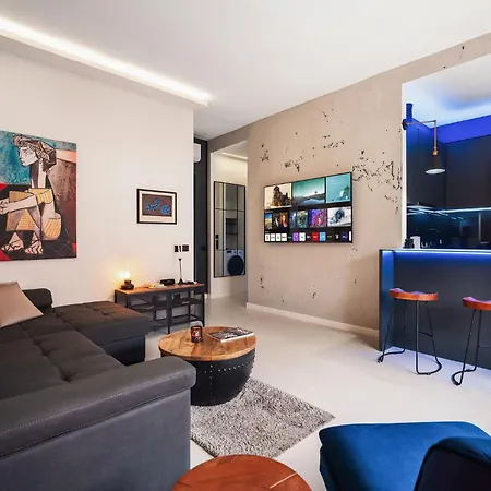 Prime Location Modern Luxury In Bohemian Skadarlija! דירה בלגרד