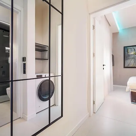Prime Location Modern Luxury In Bohemian Skadarlija! בלגרד