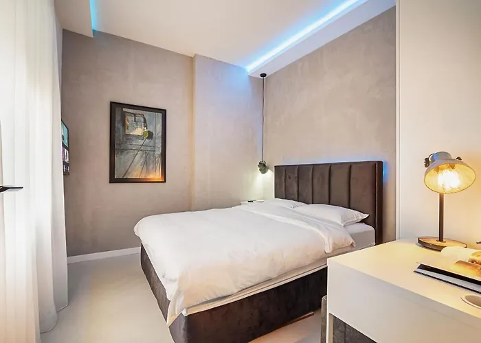 Prime Location Modern Luxury In Bohemian Skadarlija! Apartamento Belgrado