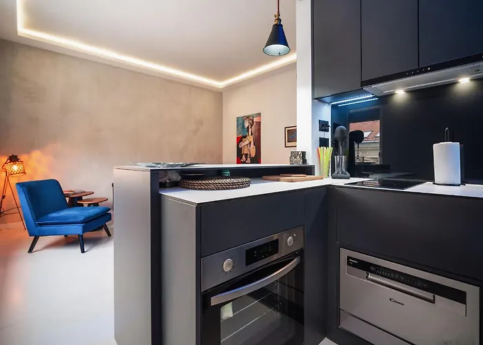 Prime Location Modern Luxury In Bohemian Skadarlija! Apartamento Belgrado